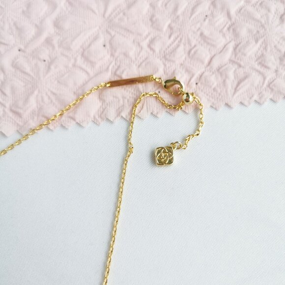 Kendra Scott Brynne Blush Ivory Mother-of-Pearl Shell Necklace - Picture 4 of 4